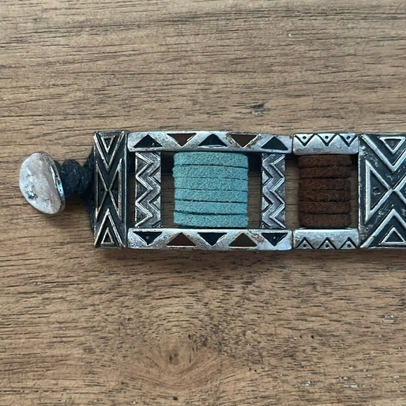 Silver Aztec suede bracelet - Picture 3 of 4